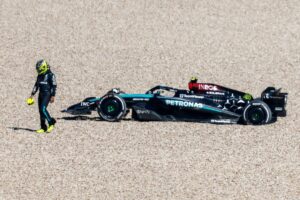 lewis-hamilton-mercedes-f1-w15.jpg
