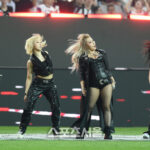 (Photo) Congratulations 2NE1